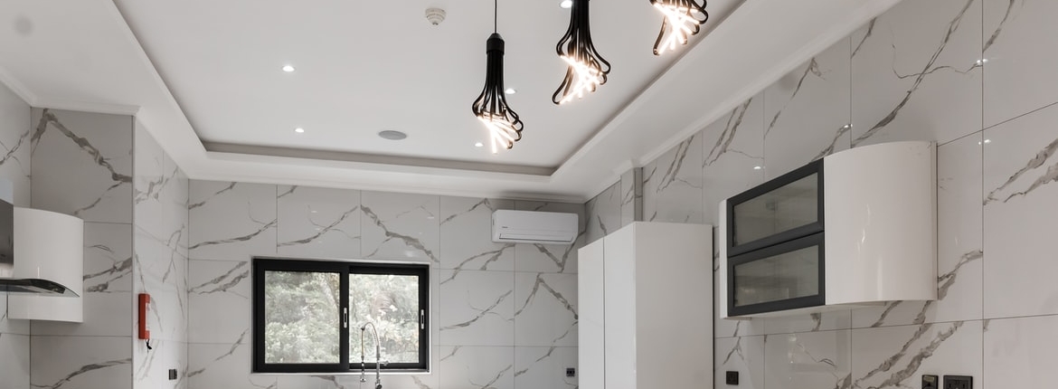 photo-1633119712778-30d94755de54